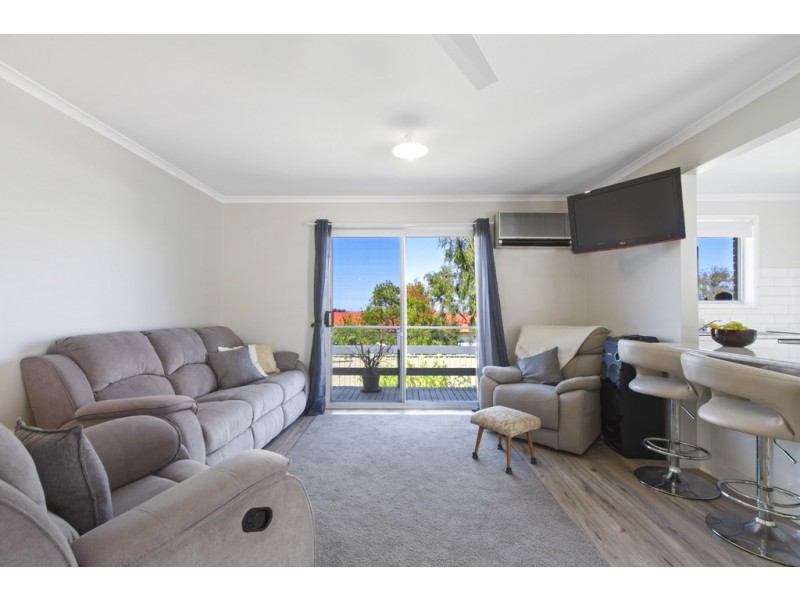 55 Capes Road, Lakes Entrance VIC 3909