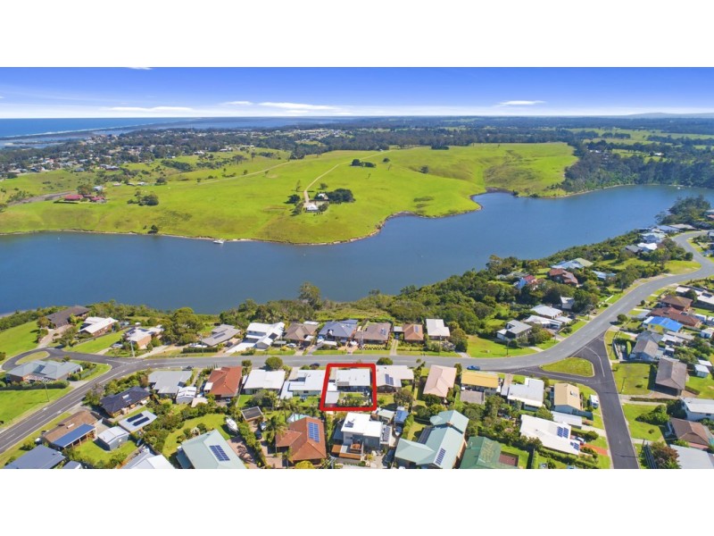 10 Nautilus Way, Lakes Entrance VIC 3909