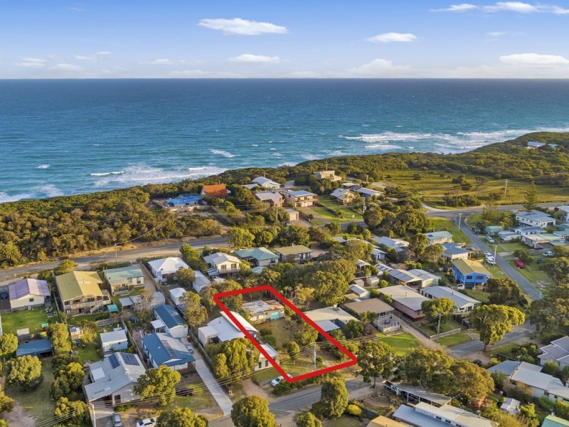 16 Lind Drive, Lake Tyers Beach VIC 3909