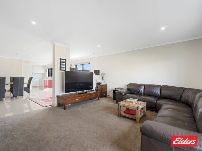 11 LEURIMAH COURT, Kalimna VIC 3909
