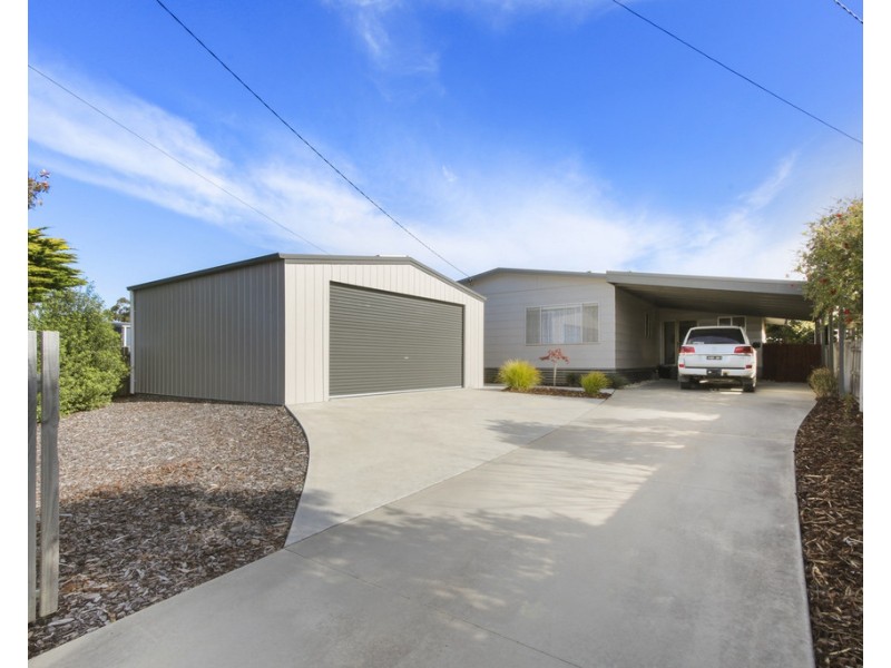 54 Hazel Road, Kalimna VIC 3909