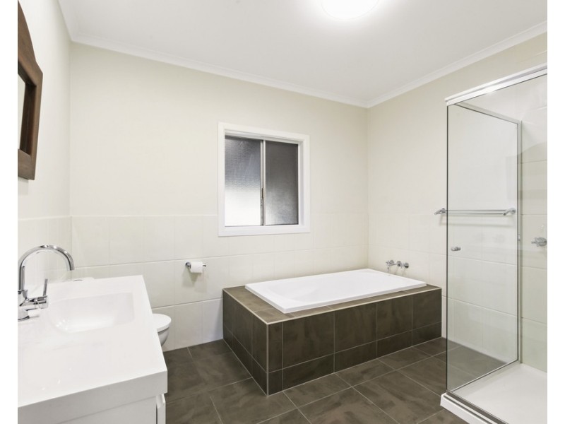 54 Hazel Road, Kalimna VIC 3909