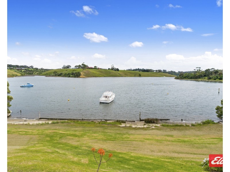26 Ferndale Parade, Lakes Entrance VIC 3909