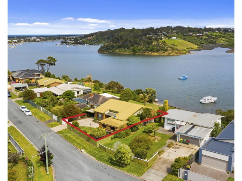 26 Ferndale Parade, Lakes Entrance VIC 3909