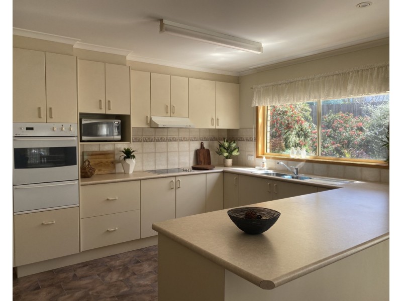 4 MARGARET COURT, Kalimna VIC 3909