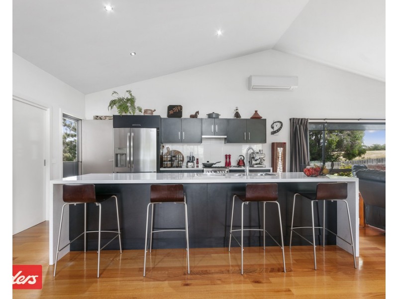 14 Tower Hill Court, Kalimna VIC 3909