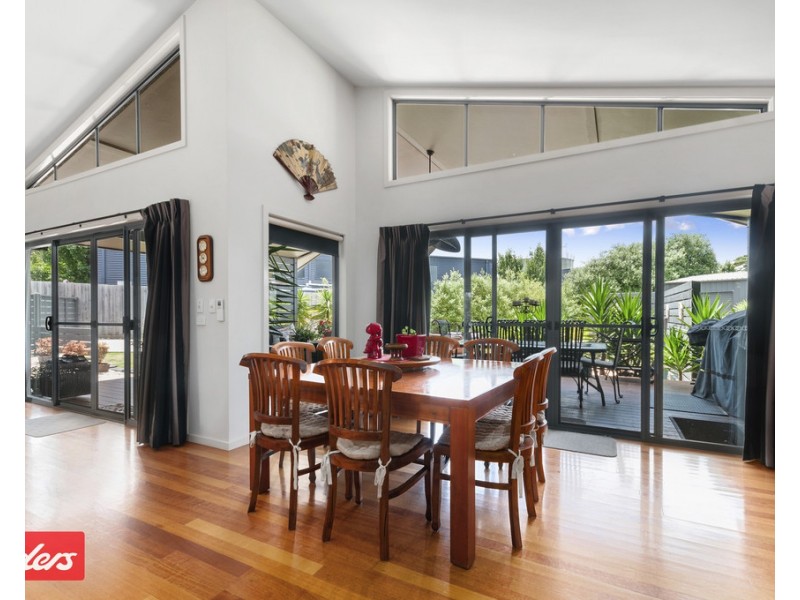 14 Tower Hill Court, Kalimna VIC 3909