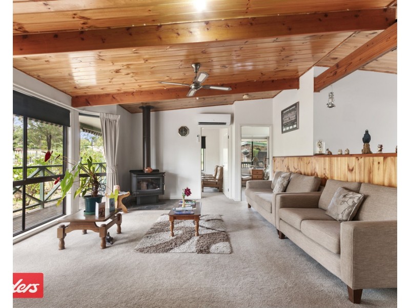 25 Mitchelson Court, Lakes Entrance VIC 3909