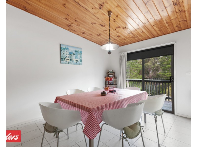 25 Mitchelson Court, Lakes Entrance VIC 3909