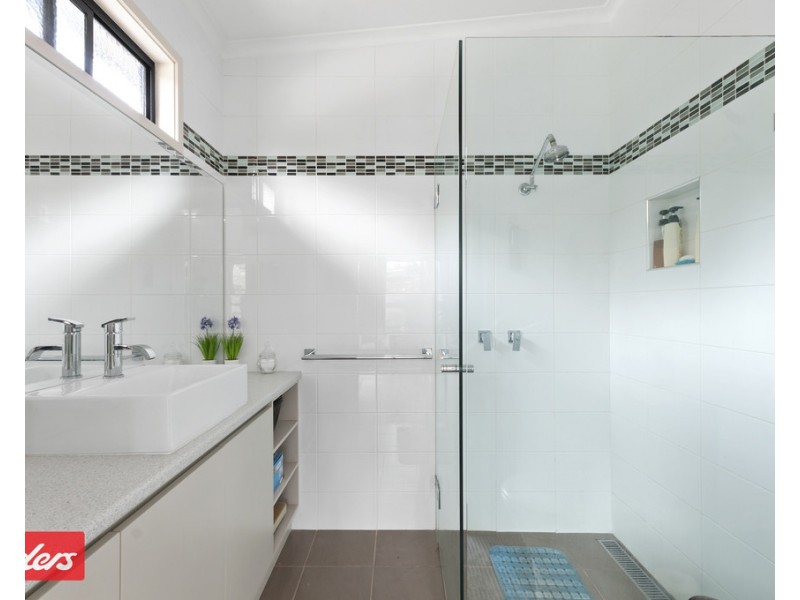 25 Mitchelson Court, Lakes Entrance VIC 3909