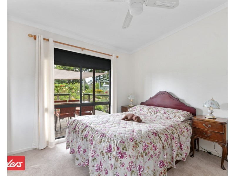 25 Mitchelson Court, Lakes Entrance VIC 3909