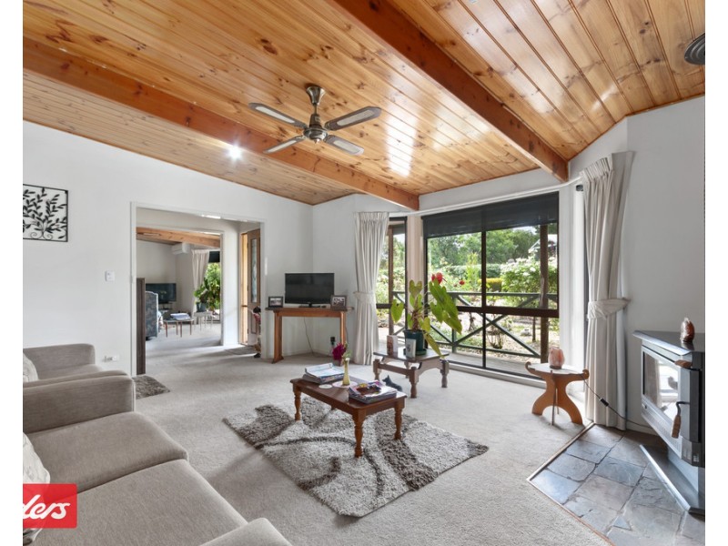 25 Mitchelson Court, Lakes Entrance VIC 3909