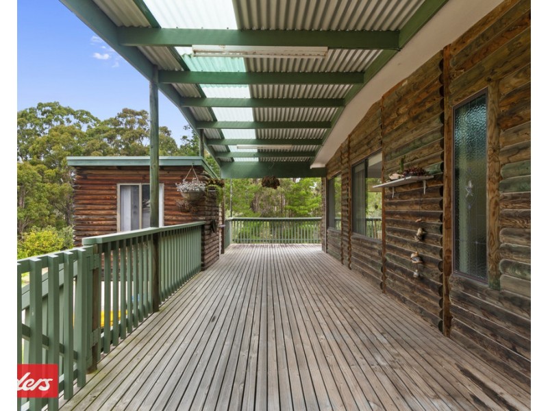 25 Mitchelson Court, Lakes Entrance VIC 3909