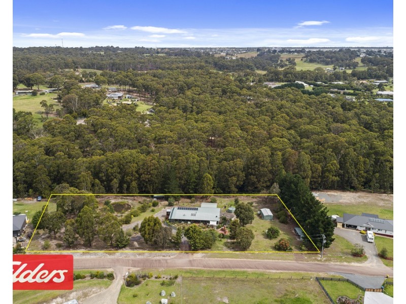 25 Mitchelson Court, Lakes Entrance VIC 3909