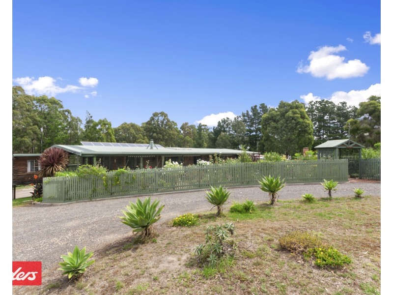 25 Mitchelson Court, Lakes Entrance VIC 3909