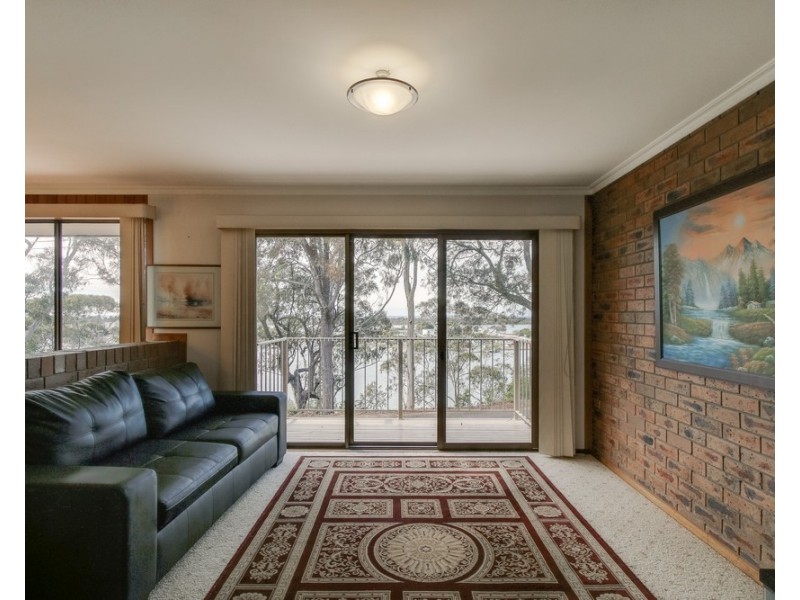 87 Seaview Parade, Kalimna VIC 3909