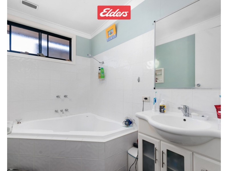 10 Golf Links Road, Lakes Entrance VIC 3909