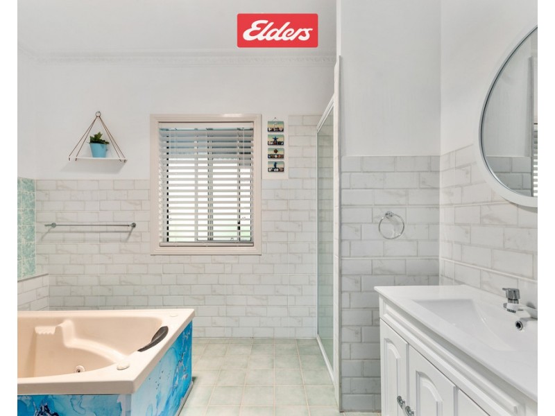 90 Stirling Drive, Lakes Entrance VIC 3909