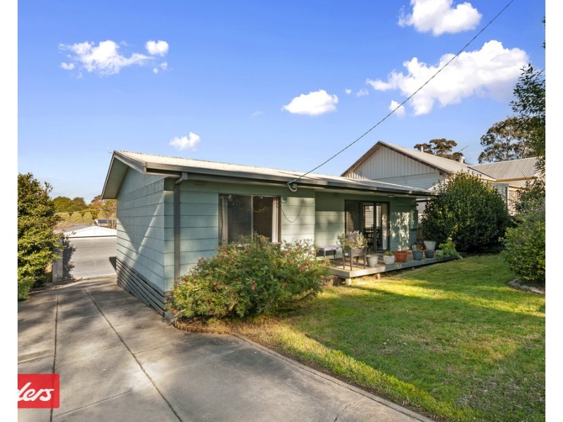 7 Bassett Road, Lakes Entrance VIC 3909