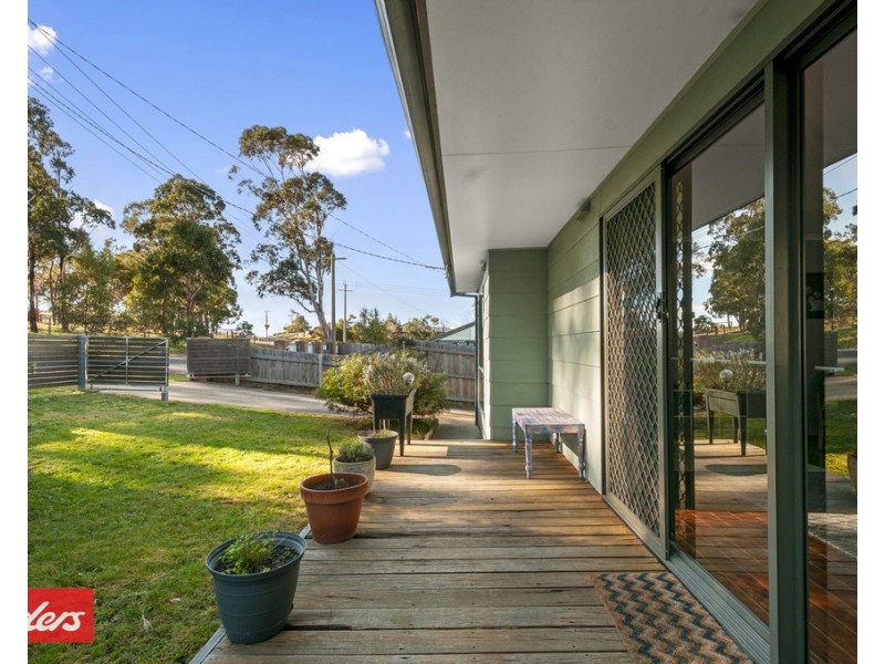 7 Bassett Road, Lakes Entrance VIC 3909