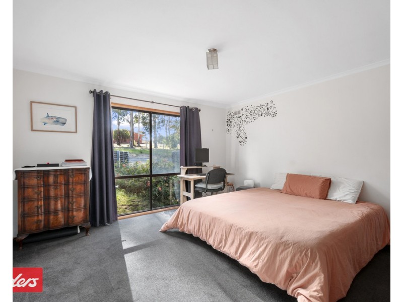 7 Bassett Road, Lakes Entrance VIC 3909