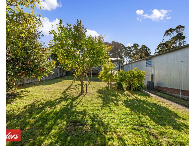7 Bassett Road, Lakes Entrance VIC 3909