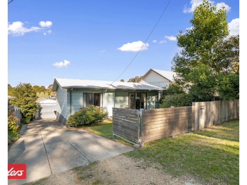 7 Bassett Road, Lakes Entrance VIC 3909