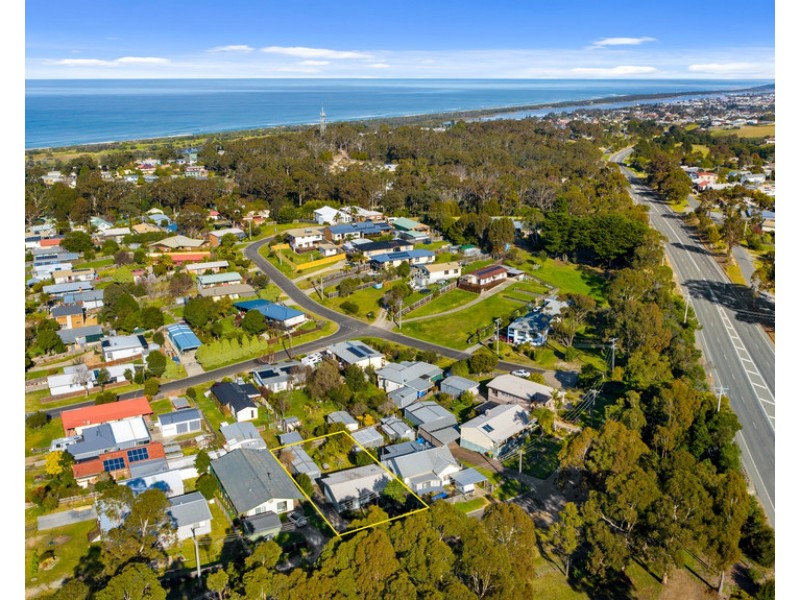 7 Bassett Road, Lakes Entrance VIC 3909