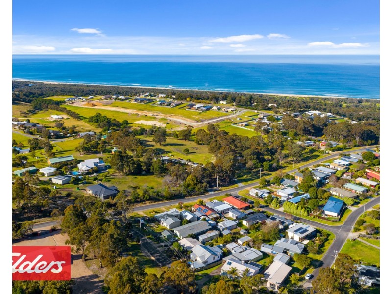 7 Bassett Road, Lakes Entrance VIC 3909