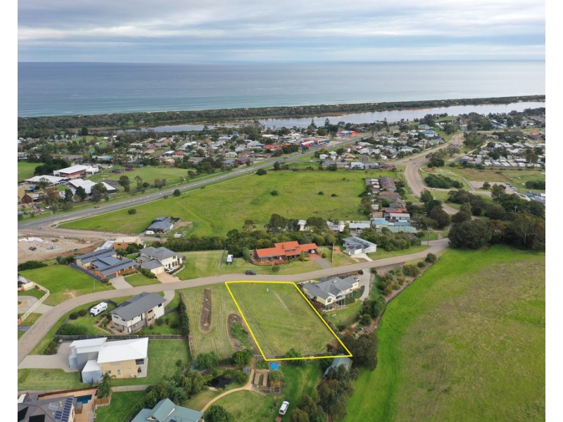 13 Sea-Lakes Close, Lakes Entrance VIC 3909