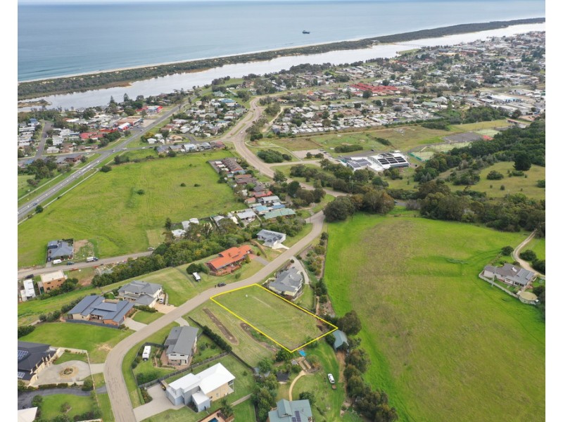 13 Sea-Lakes Close, Lakes Entrance VIC 3909