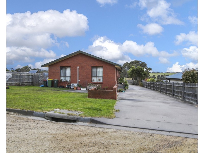 1and2/67 Lake Bunga Beach Road, Lakes Entrance VIC 3909