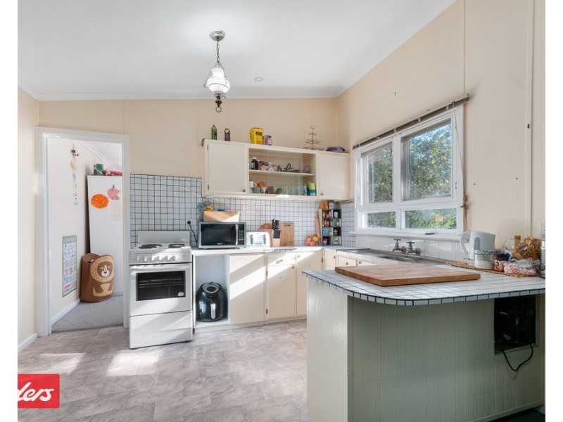 18 Heatherlea Grove, Lakes Entrance VIC 3909