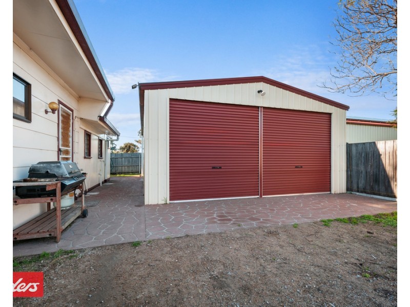 18 Heatherlea Grove, Lakes Entrance VIC 3909