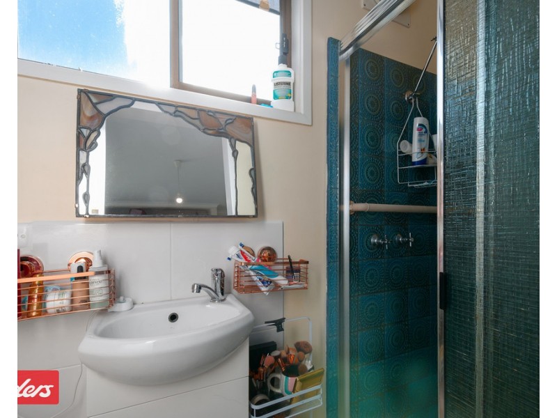 18 Heatherlea Grove, Lakes Entrance VIC 3909