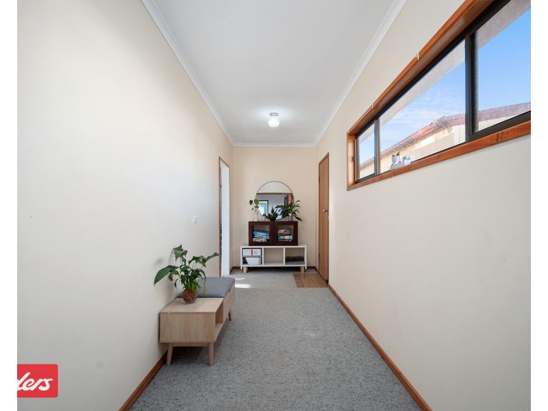 18 Heatherlea Grove, Lakes Entrance VIC 3909