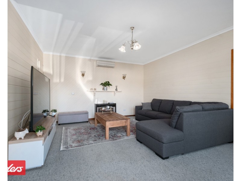 18 Heatherlea Grove, Lakes Entrance VIC 3909