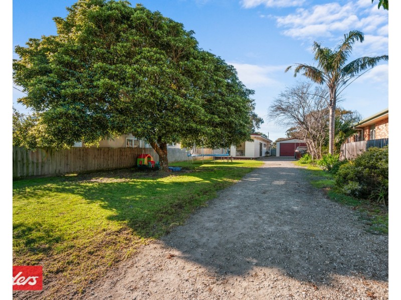 18 Heatherlea Grove, Lakes Entrance VIC 3909