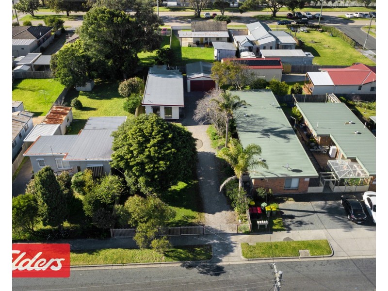 18 Heatherlea Grove, Lakes Entrance VIC 3909