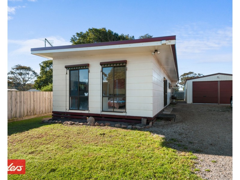 18 Heatherlea Grove, Lakes Entrance VIC 3909