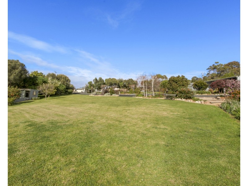 157 Albatross Road, Lakes Entrance VIC 3909