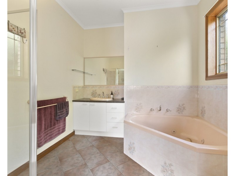 24 McCue Road, Kalimna VIC 3909