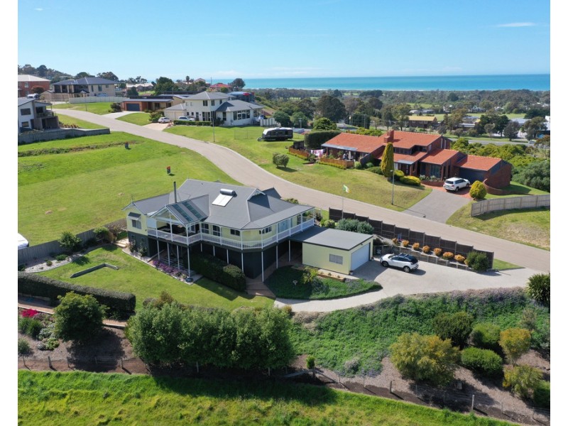 9 Sea-Lakes Close, Lakes Entrance VIC 3909