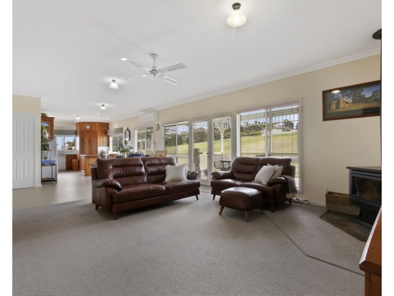 9 Sea-Lakes Close, Lakes Entrance VIC 3909