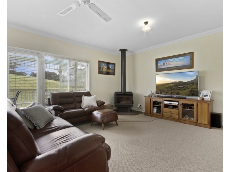 9 Sea-Lakes Close, Lakes Entrance VIC 3909