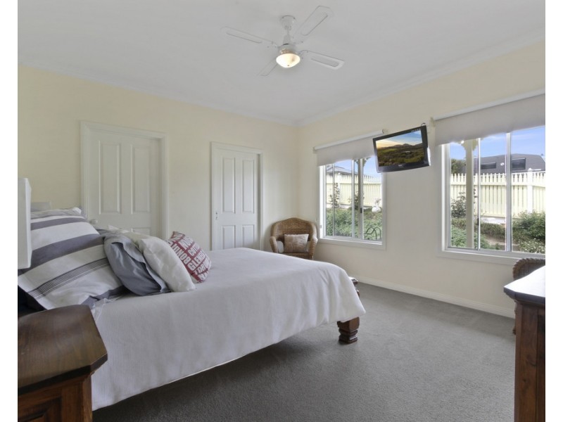 9 Sea-Lakes Close, Lakes Entrance VIC 3909