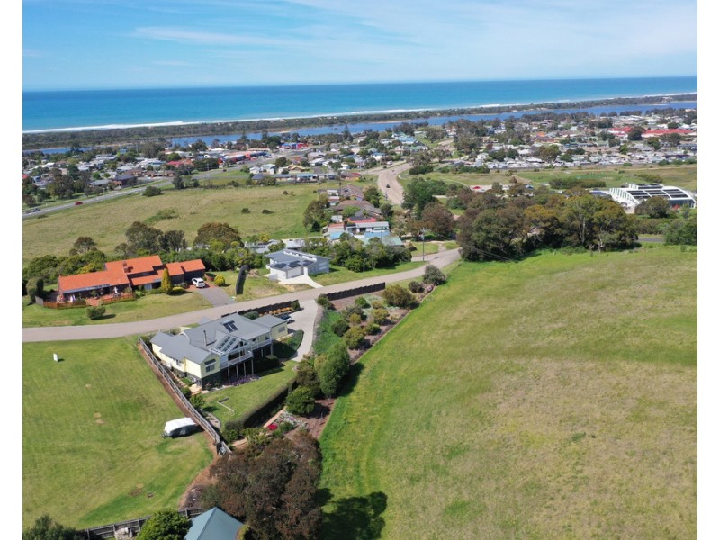 9 Sea-Lakes Close, Lakes Entrance VIC 3909