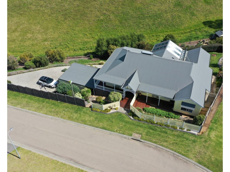 9 Sea-Lakes Close, Lakes Entrance VIC 3909