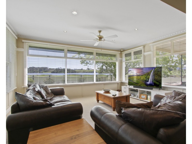 8 North Arm Avenue, Lakes Entrance VIC 3909