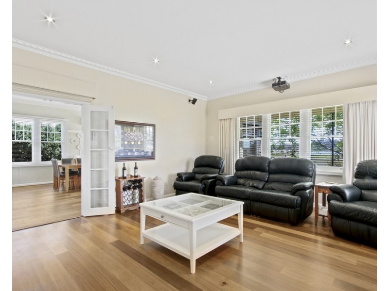 8 North Arm Avenue, Lakes Entrance VIC 3909